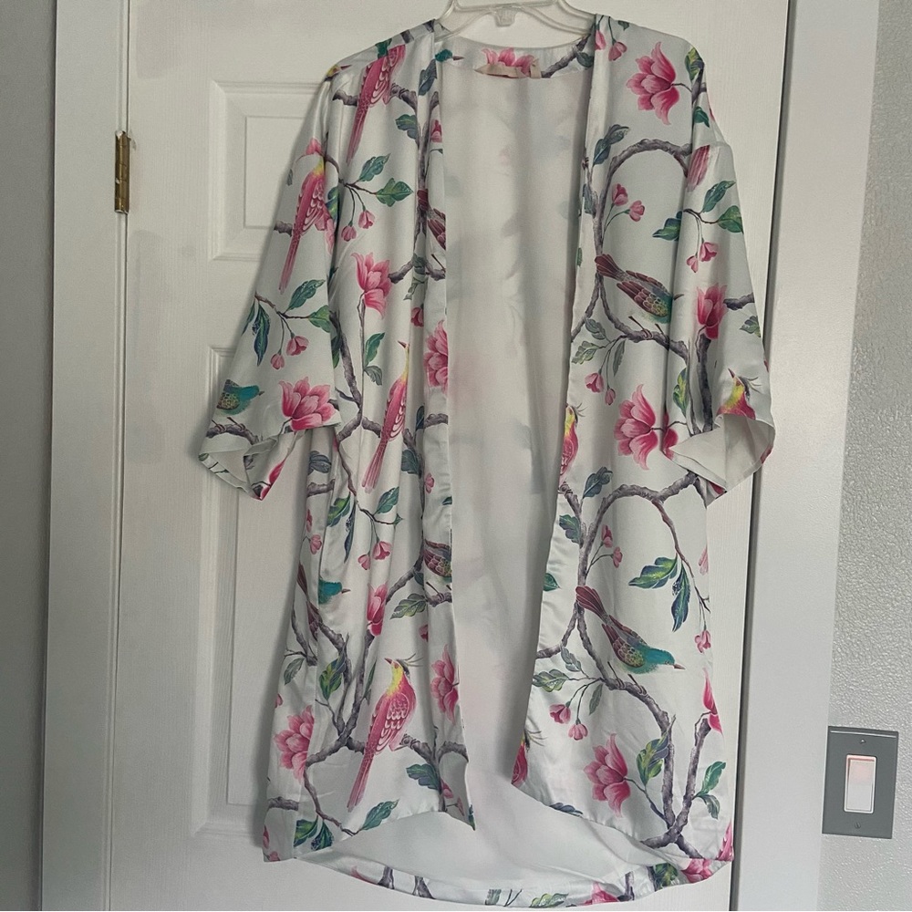 Soft Surroundings White Floral & Bird Kimono Robe
